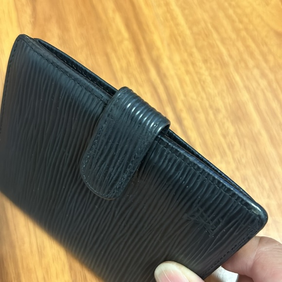 Authentic Louis Vuitton Epi Leather Bifold Wallet with Snap Closure - Picture 8 of 16
